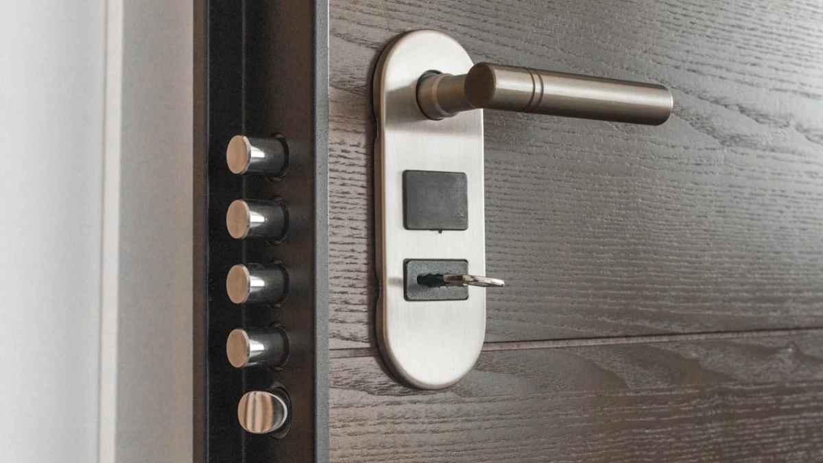 Hidden Problems Only a Locksmith Farmington Hills Can Detect